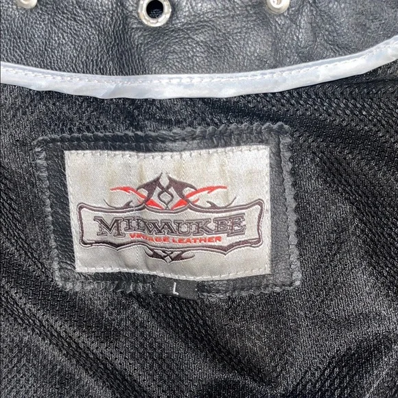 Vintage Milwaukee Black Leather Biker’s Vest with studded Eyelet Detailing - Picture 6 of 6